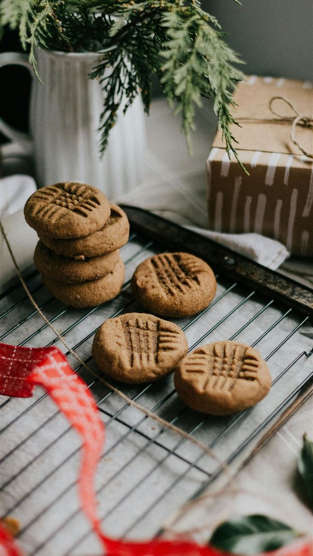 1290x2796 cookies on black tray beside brown cookies - holiday iPhone Wallpaper