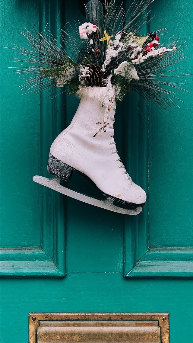 1290x2796 white figure skate wreath - grey iPhone Wallpaper