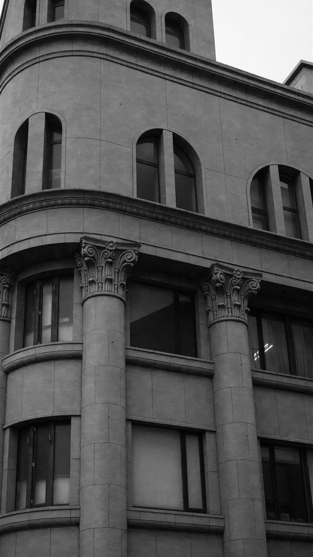 1290x2796 grayscale photo of concrete building -  iPhone Wallpaper