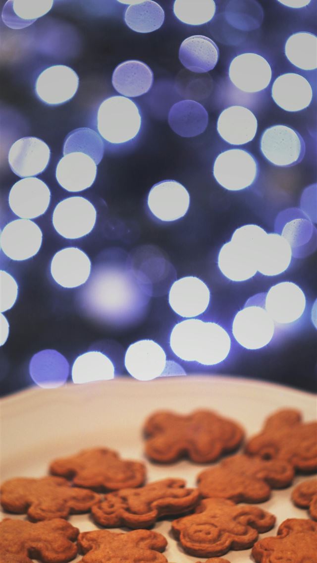 1290x2796 cookies in round white ceramic plate -  iPhone Wallpaper