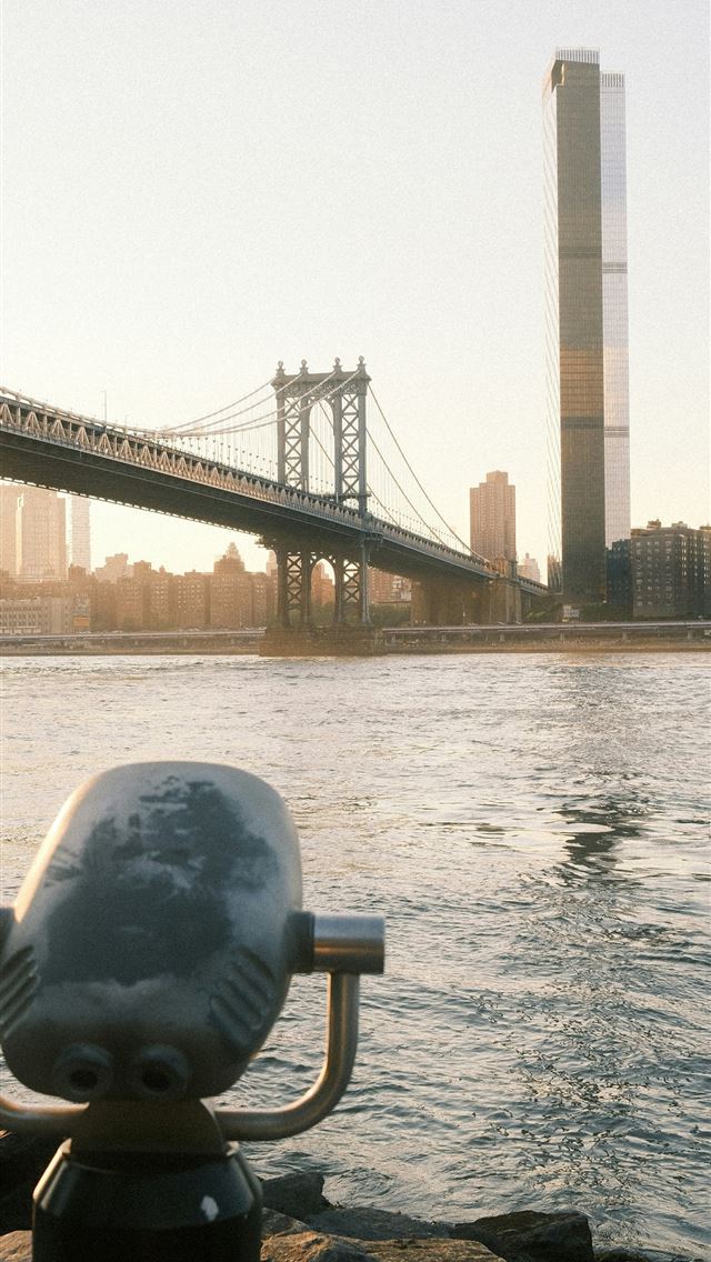 1290x2796 View of the manhattan bridge and skyline  -  iPhone Wallpaper