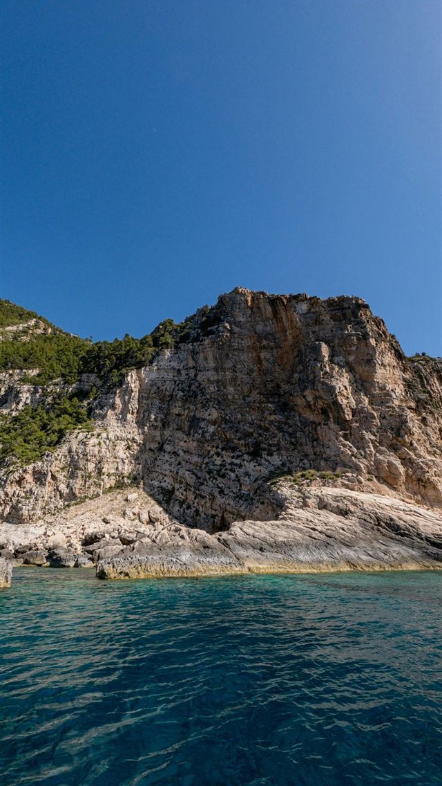 1290x2796 A large rock outcropping in the middle of a body o... -  iPhone Wallpaper