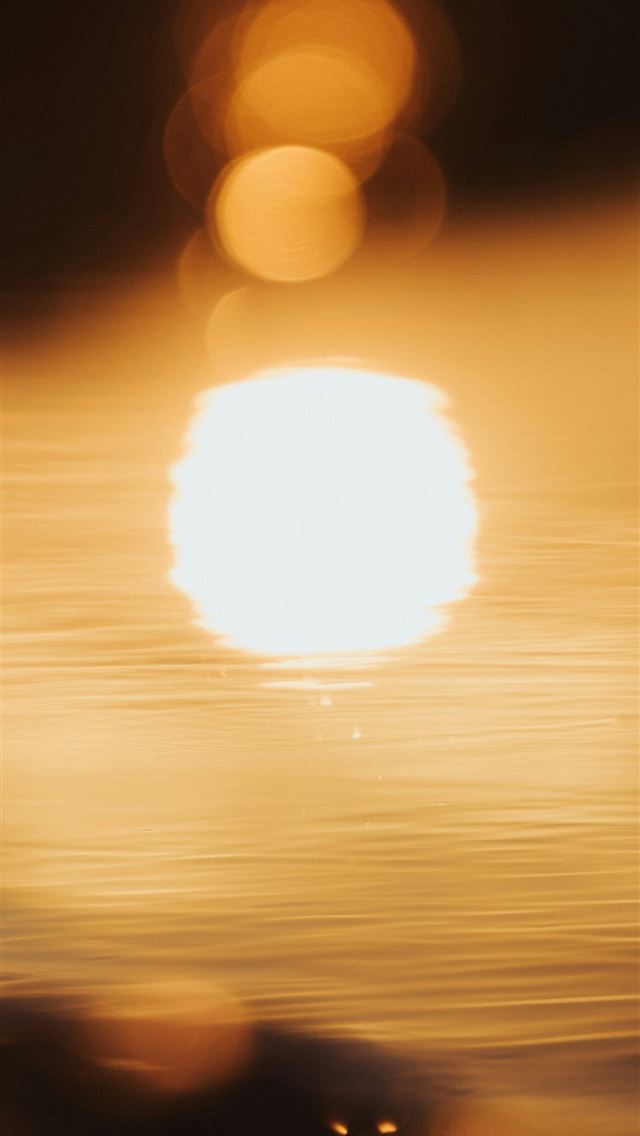 1290x2796 a blurry photo of the sun in the sky -  iPhone Wallpaper