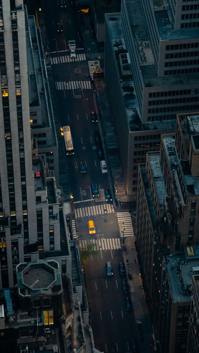 1290x2796 Aerial view of a city street with traffic at dusk -  iphone 14 Wallpaper