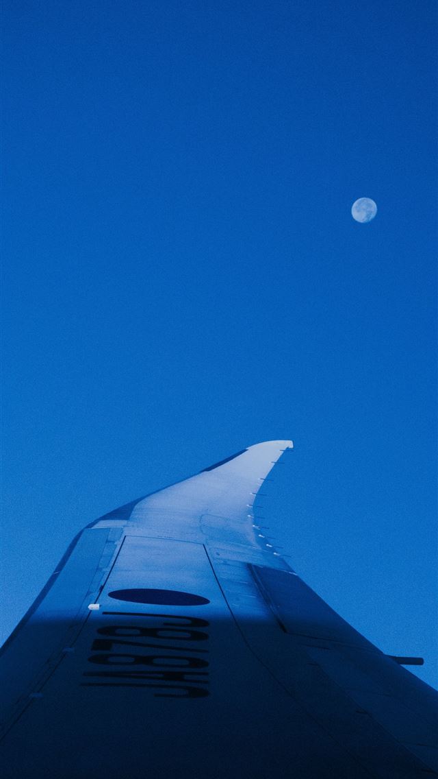 1290x2796 The wing of an airplane with the moon in the backg... -  iPhone Wallpaper