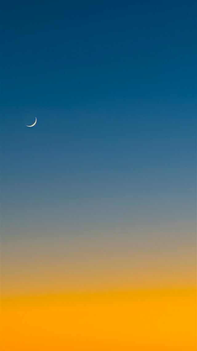 1290x2796 The moon is setting over the horizon of the horizo... -  iPhone Wallpaper
