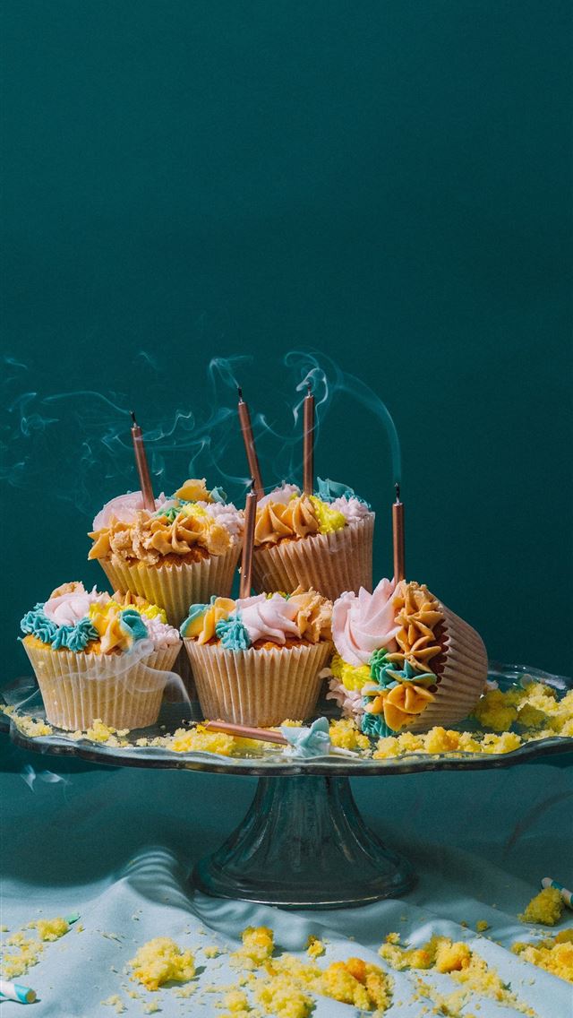 1290x2796 clear glass cake stand of cupcakes -  iphone 14 Wallpaper