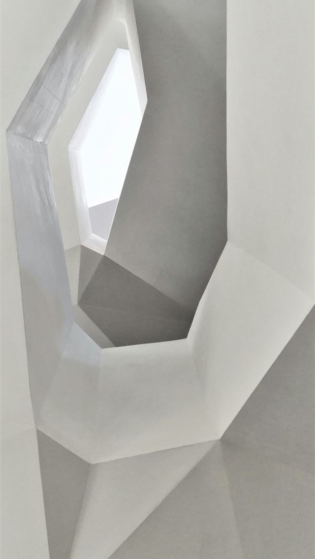 1290x2796 a white sculpture is shown with a white background -  iPhone Wallpaper