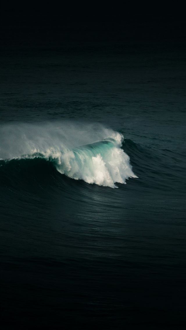 1290x2796 a large wave in the middle of the ocean -  iPhone Wallpaper
