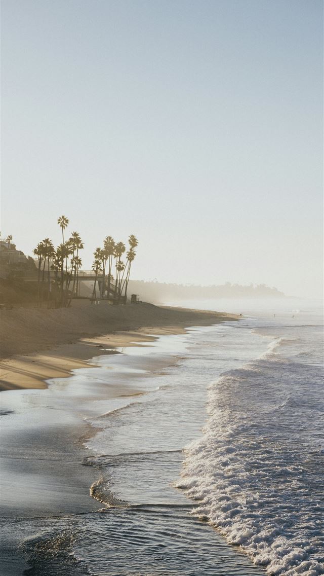 1290x2796 a view of a beach with waves coming in to the shor... -  iPhone Wallpaper