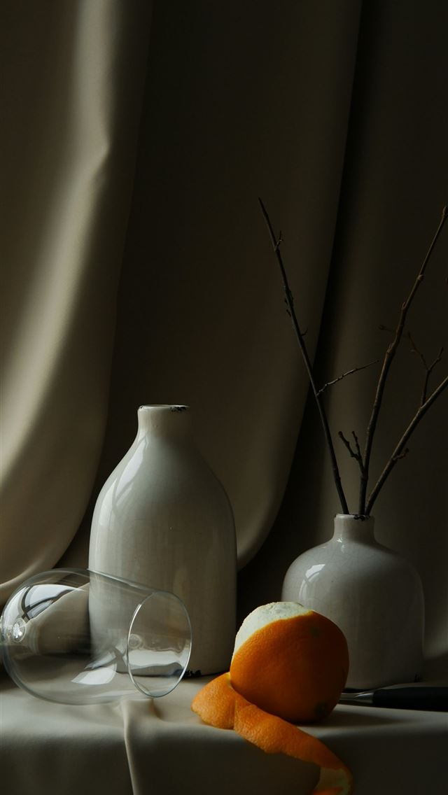 1290x2796 a white vase sitting on top of a table -  iPhone Wallpaper