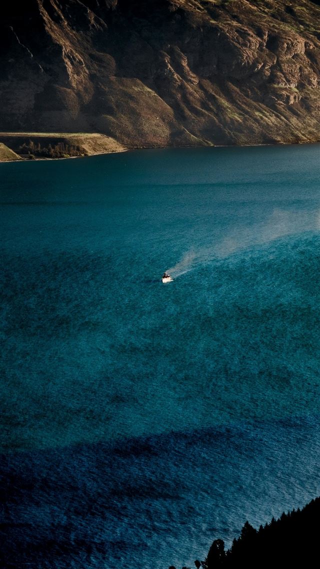 1290x2796 boat running on body of water during daytime -  iPhone Wallpaper