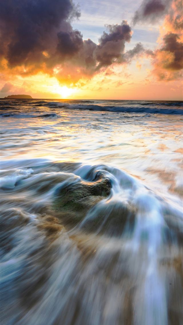 640x1136 a picture of a sunset over the ocean -  iPhone Wallpaper