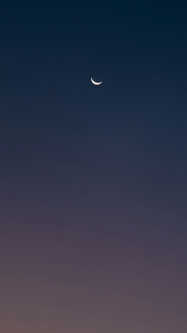 1290x2796 Crescent moon in a gradient twilight sky -  iPhone Wallpaper