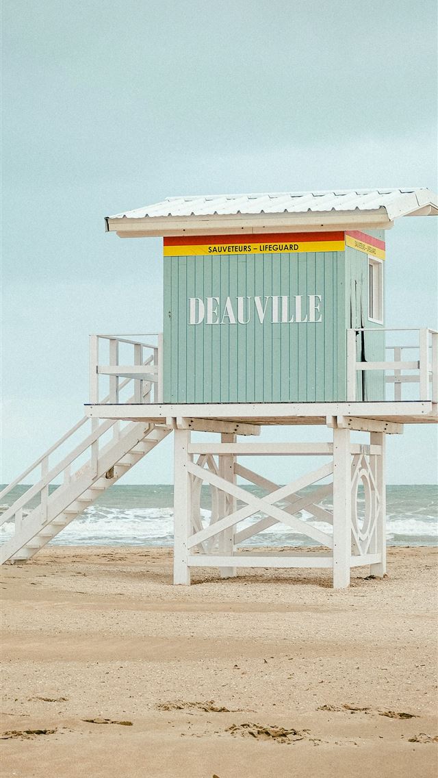 1290x2796 a lifeguard stand on the beach with a life guard o... -  iPhone Wallpaper