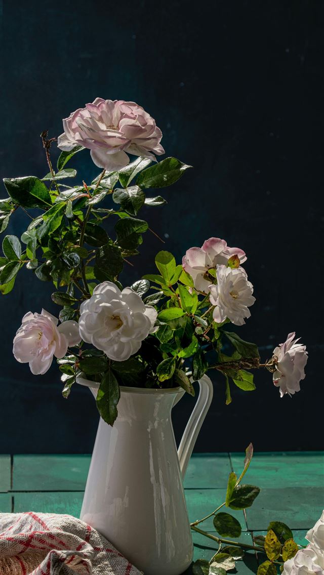 1290x2796 a vase of flowers sitting on top of a table -  iPhone Wallpaper