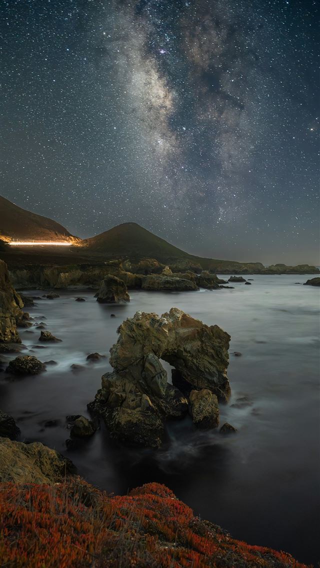 1290x2796 the night sky over a body of water - sea iPhone Wallpaper
