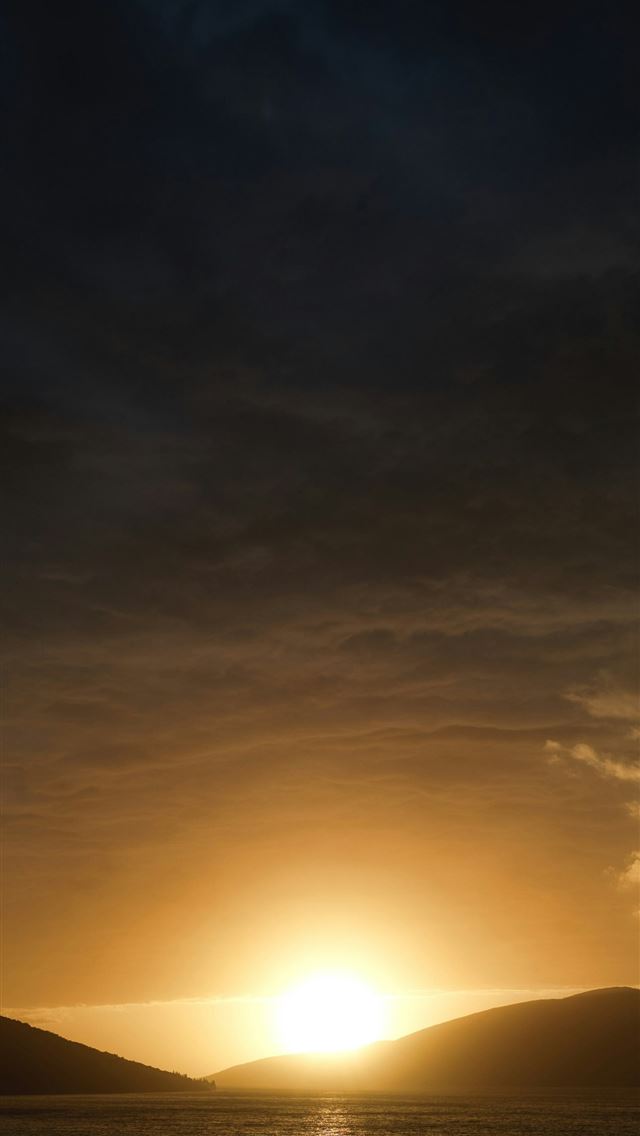 640x1136 the sun is setting over a body of water -  iPhone Wallpaper