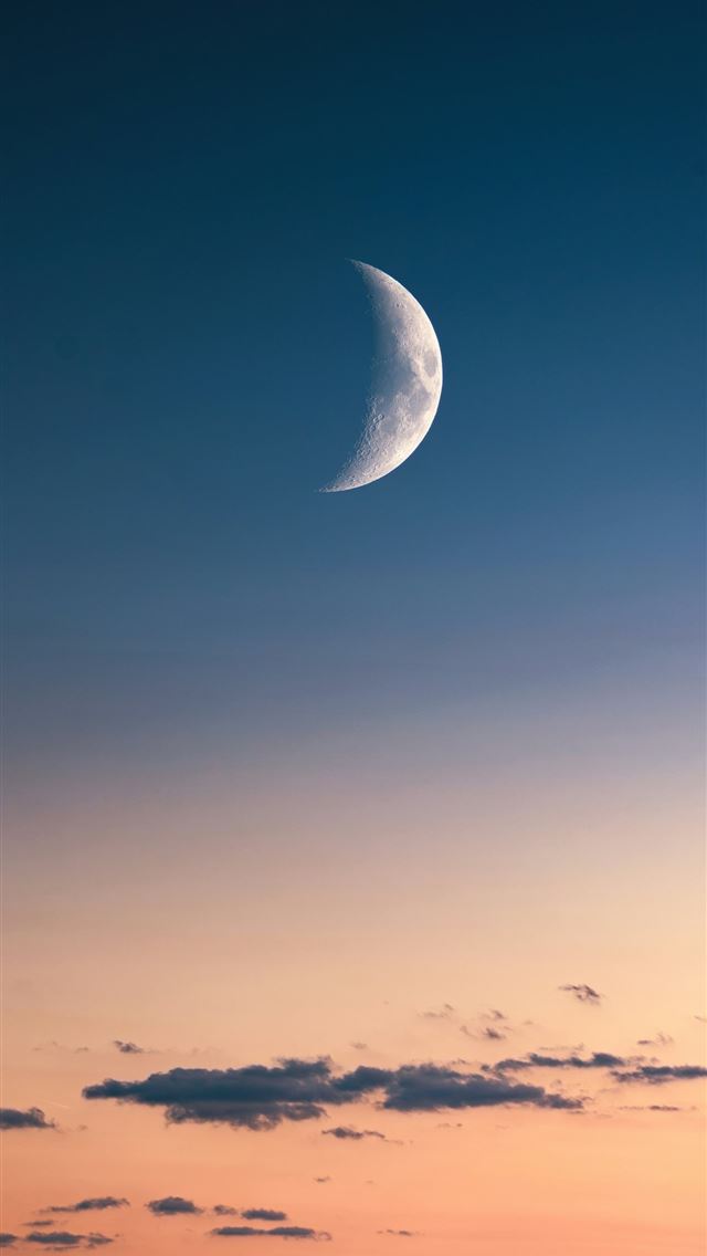 1290x2796 a half moon is seen in the sky -  iPhone Wallpaper