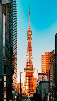 the eiffel tower towering over the city of paris wallpaper