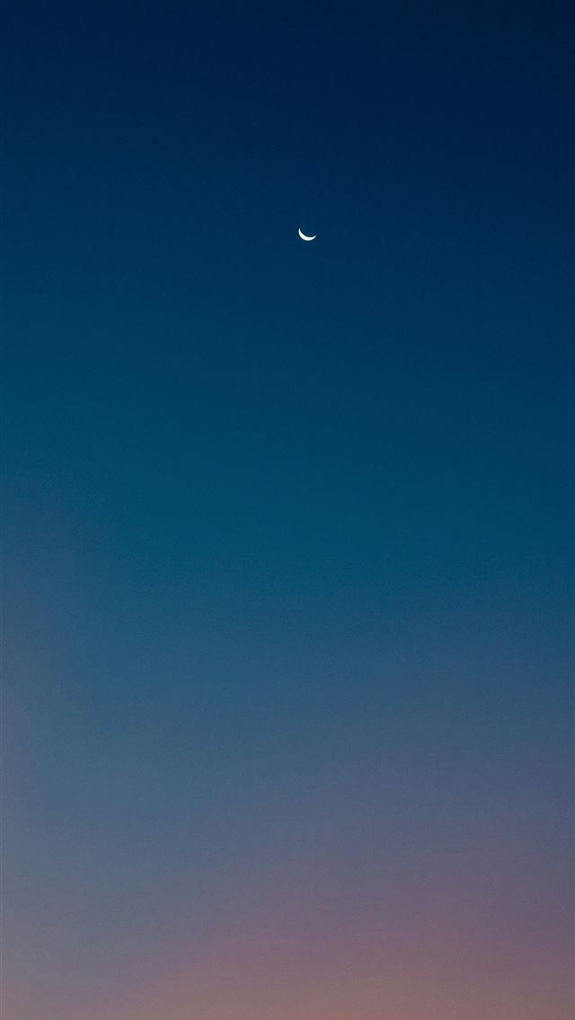 1290x2796 Crescent moon in a gradient twilight sky -  iPhone Wallpaper