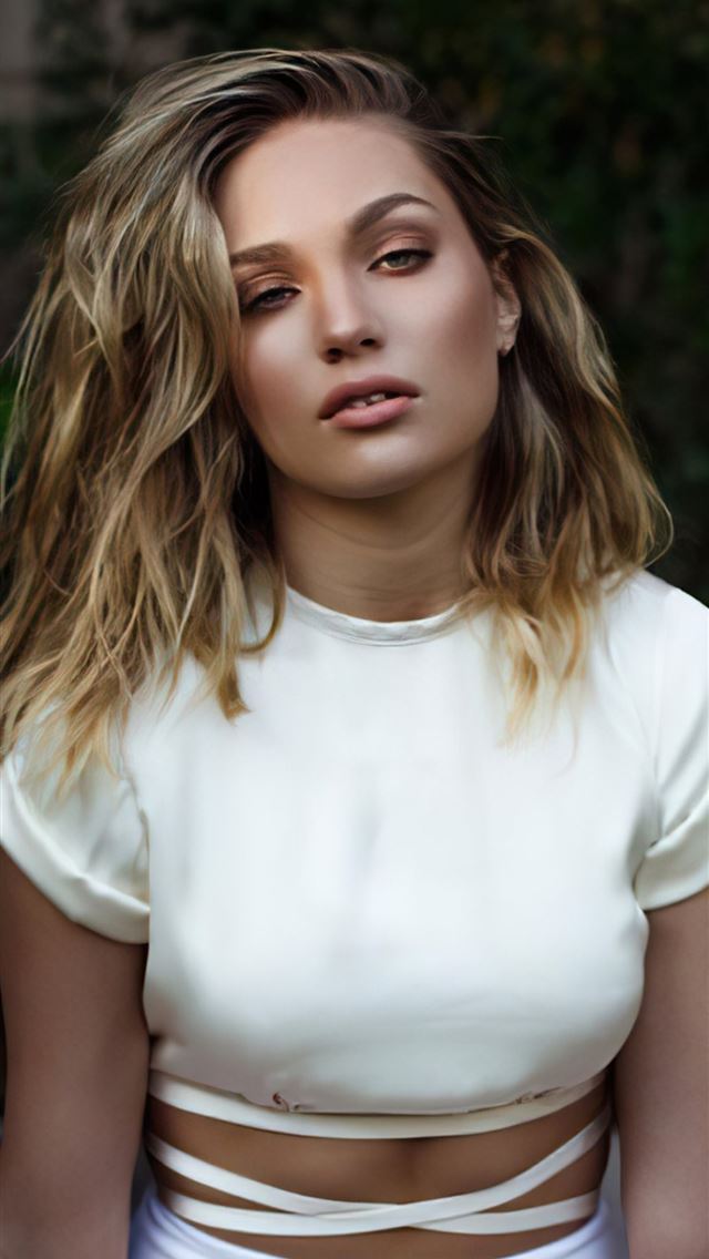 640x1136 maddie ziegler - model iPhone Wallpaper
