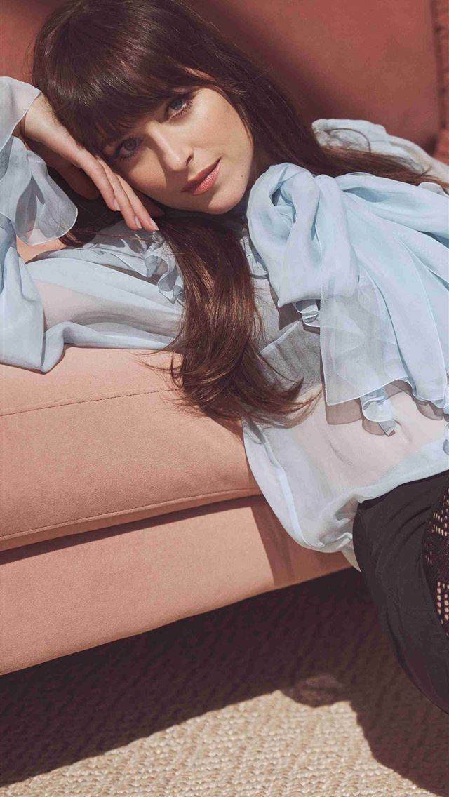 640x1136 dakota johnson 2020 - dakota johnson iPhone Wallpaper