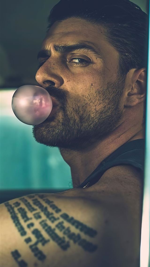 640x1136 michele morrone - male celebrities iPhone Wallpaper