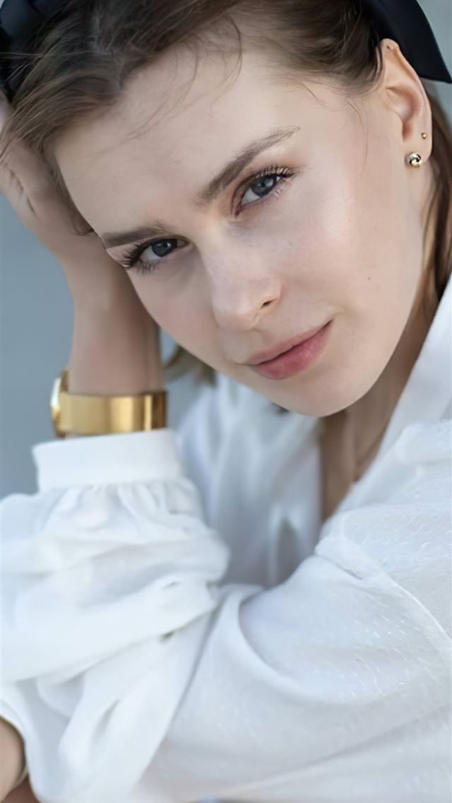 640x1136 anna maria sieklucka 4k - 4k iPhone Wallpaper