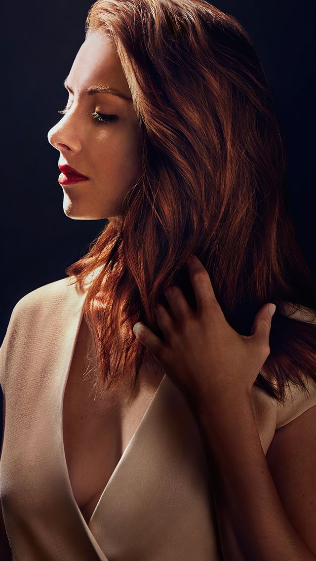 640x1136 alison brie 4k 2020 - actress iPhone Wallpaper