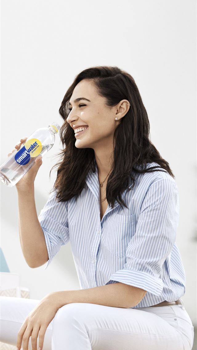 640x1136 gal gadot 2020 5k - 5k iPhone Wallpaper