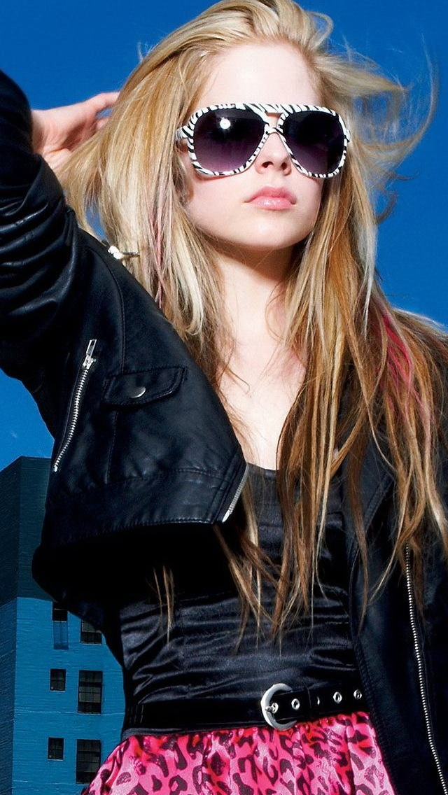 Avril Lavigne Summer Look Iphone Wallpapers Free Download