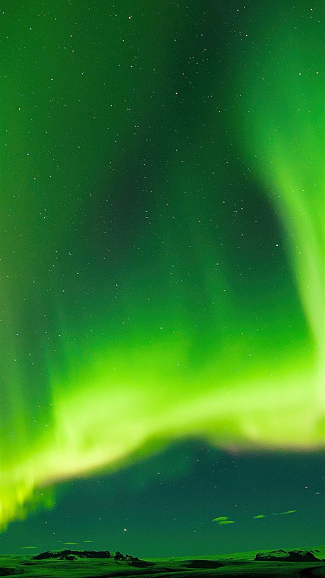 aurora green bliss 4k iPhone wallpaper 