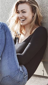 yvonne strahovski 8k wallpaper