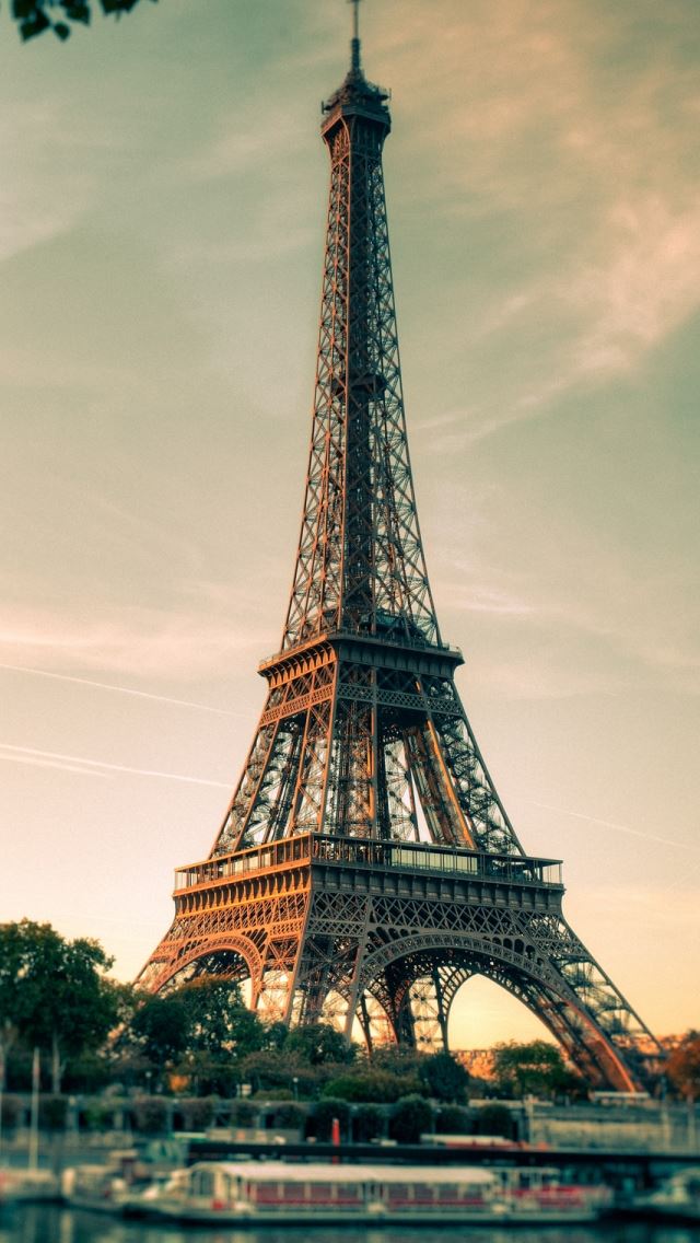 640x1136 Lovely Eiffel Tower View - view iPhone Wallpaper