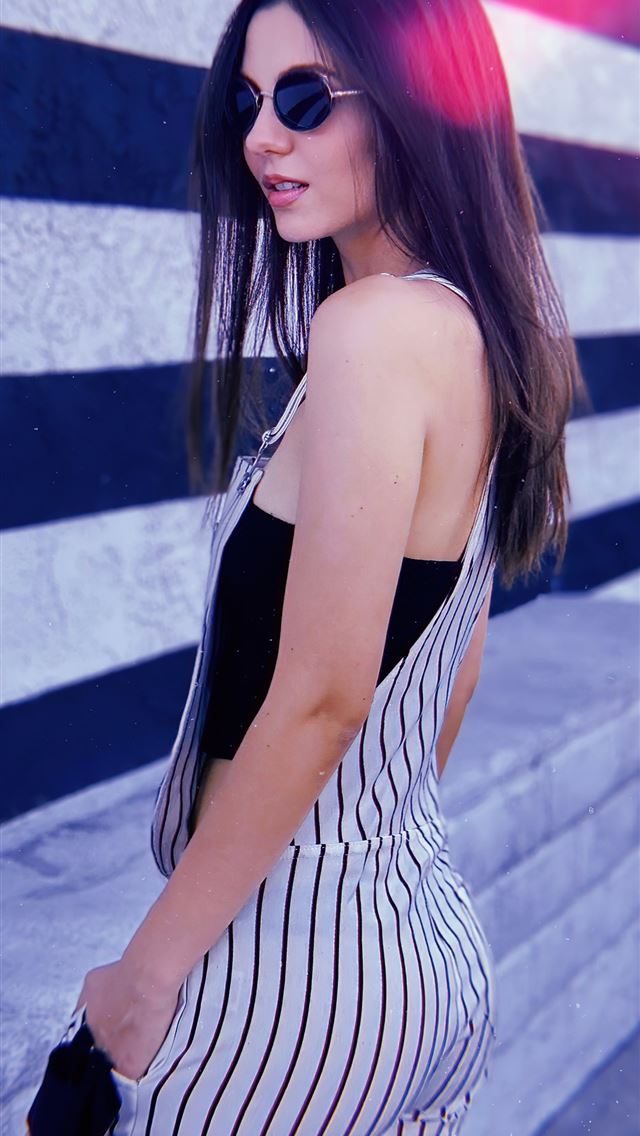 640x1136 victoria justice urban look in 2020 - victoria justice iPhone Wallpaper