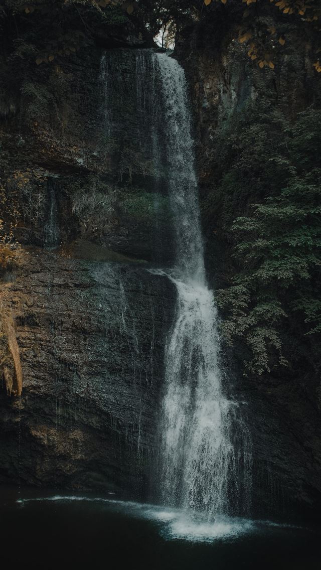640x1136 waterfalls at daytime - italy iPhone Wallpaper