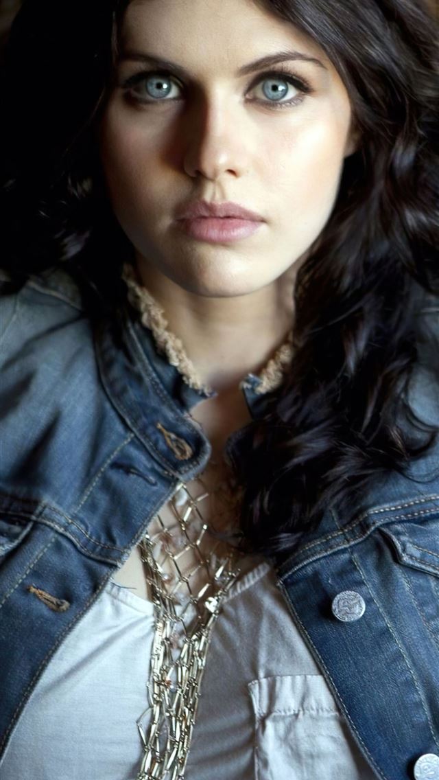 640x1136 alexandra daddario 2020 actress 4k - alexandra daddario iPhone Wallpaper
