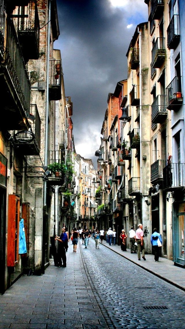 640x1136 Girona - house iPhone Wallpaper