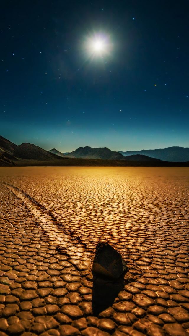 640x1136 Desert Night Landscape - crack iPhone Wallpaper