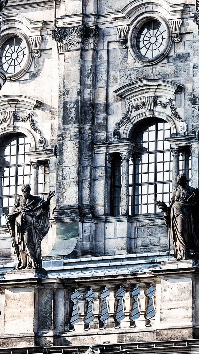640x1136 The Catholic Church Of The Royal Court Of Saxony - castle iPhone Wallpaper