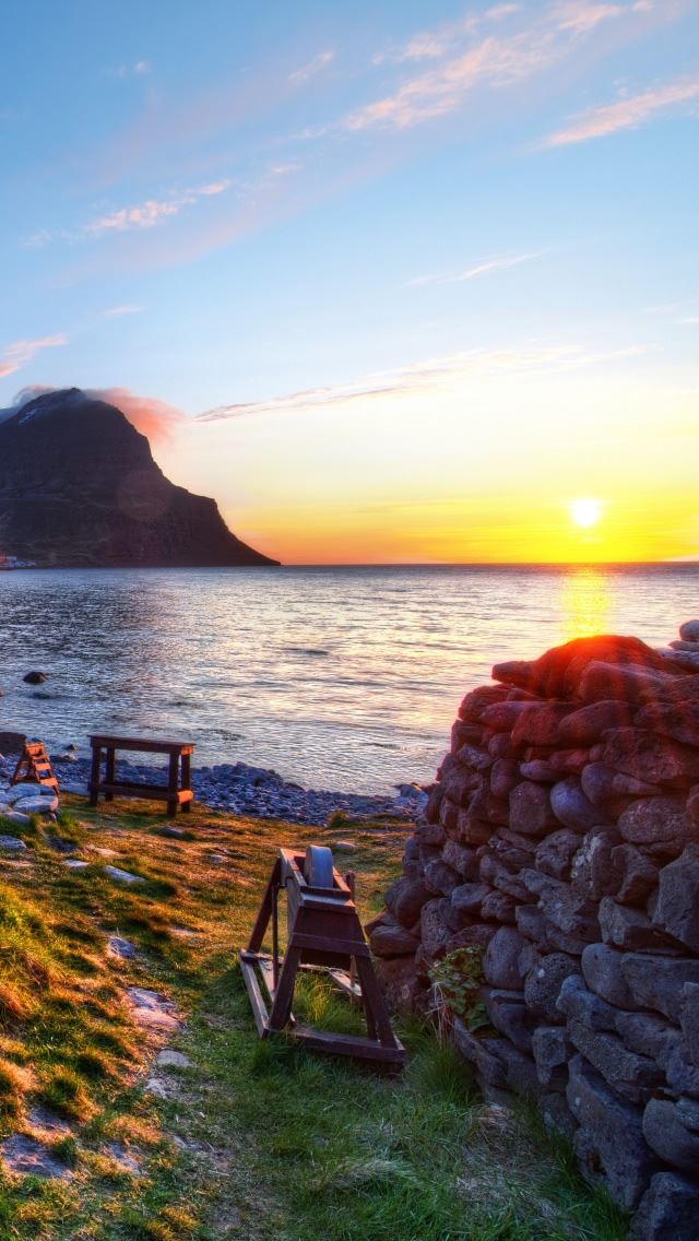 640x1136 Turf Roof - lake iPhone Wallpaper