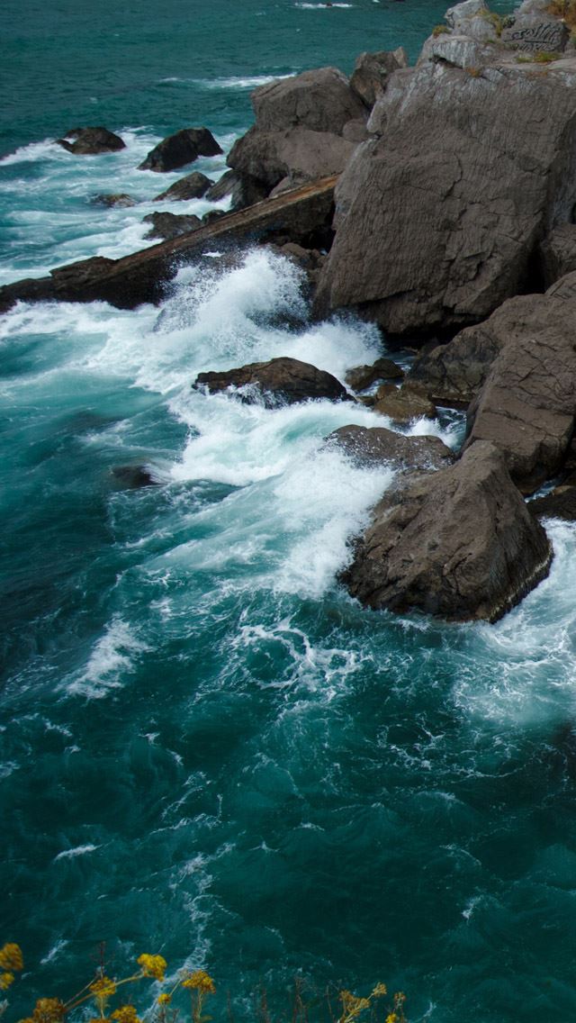 640x1136 Rocky shore - waves iPhone Wallpaper