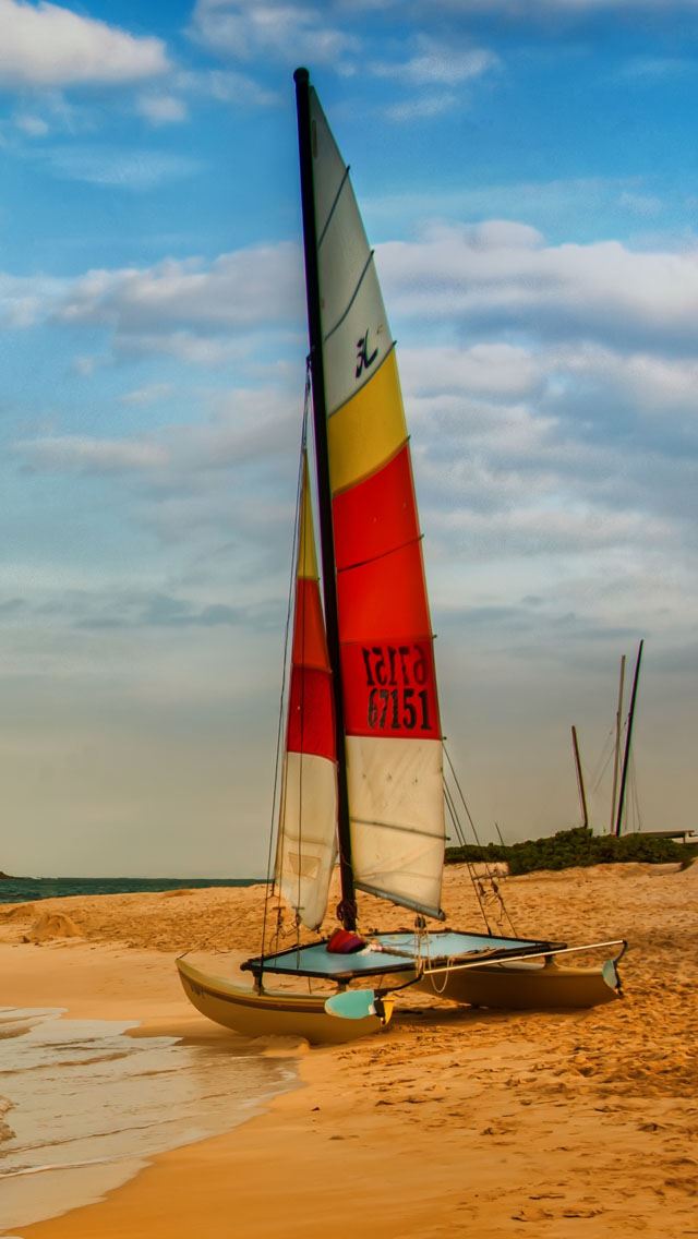 640x1136 Boat on oahu beach - boat iPhone Wallpaper