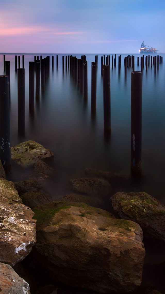 640x1136 Toward the sea - pink iPhone Wallpaper