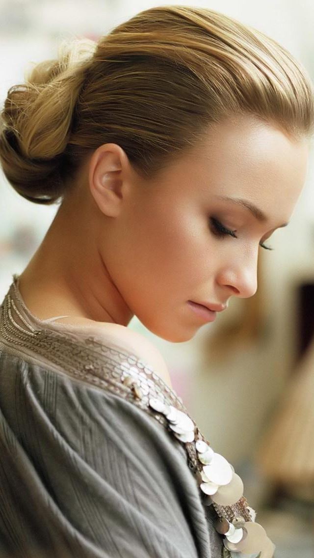 640x1136 Hayden Panettiere - belle iPhone Wallpaper
