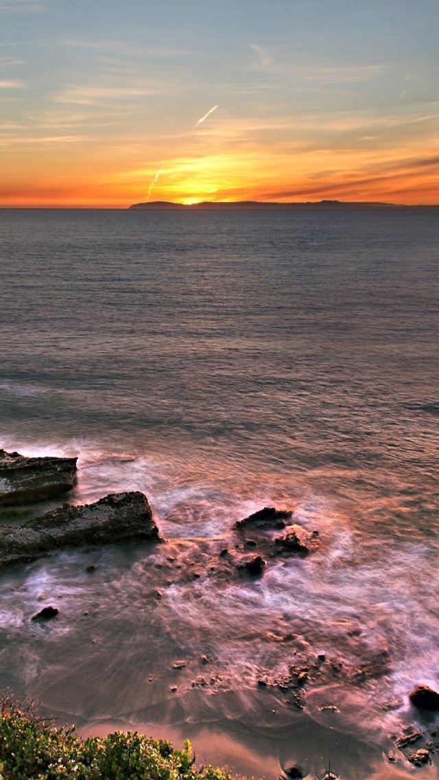 640x1136 Beautiful ocean sunset - stone iPhone Wallpaper