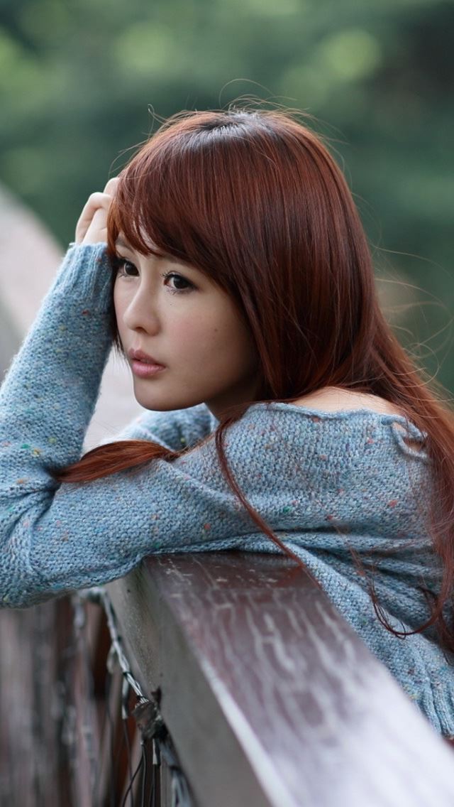 640x1136 Loneliness - wood iPhone Wallpaper