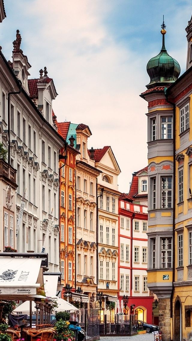 640x1136 Prague Street Corner - house iPhone Wallpaper