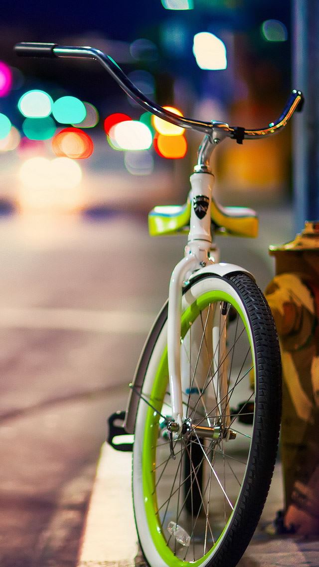 640x1136 Bicycle On The City Street - bicycle iPhone Wallpaper